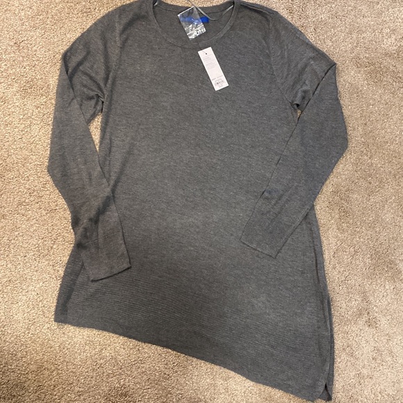 NWT Women’s Apt 9 Size Medium Asymmetrical lightweight gray sweater - Picture 3 of 5